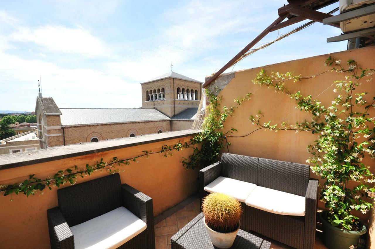 Penthouse With View Apartment Rome Bagian luar foto